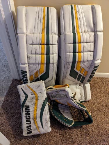 Used 34" Vaughn Regular Ve8 Pro Carbon Goalie Full Set