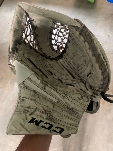 CCM Premier R1.9 GOALIE glove