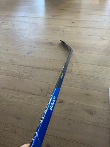 Senior Right Handed P92M Pro Stock Vapor Hyperlite Hockey Stick