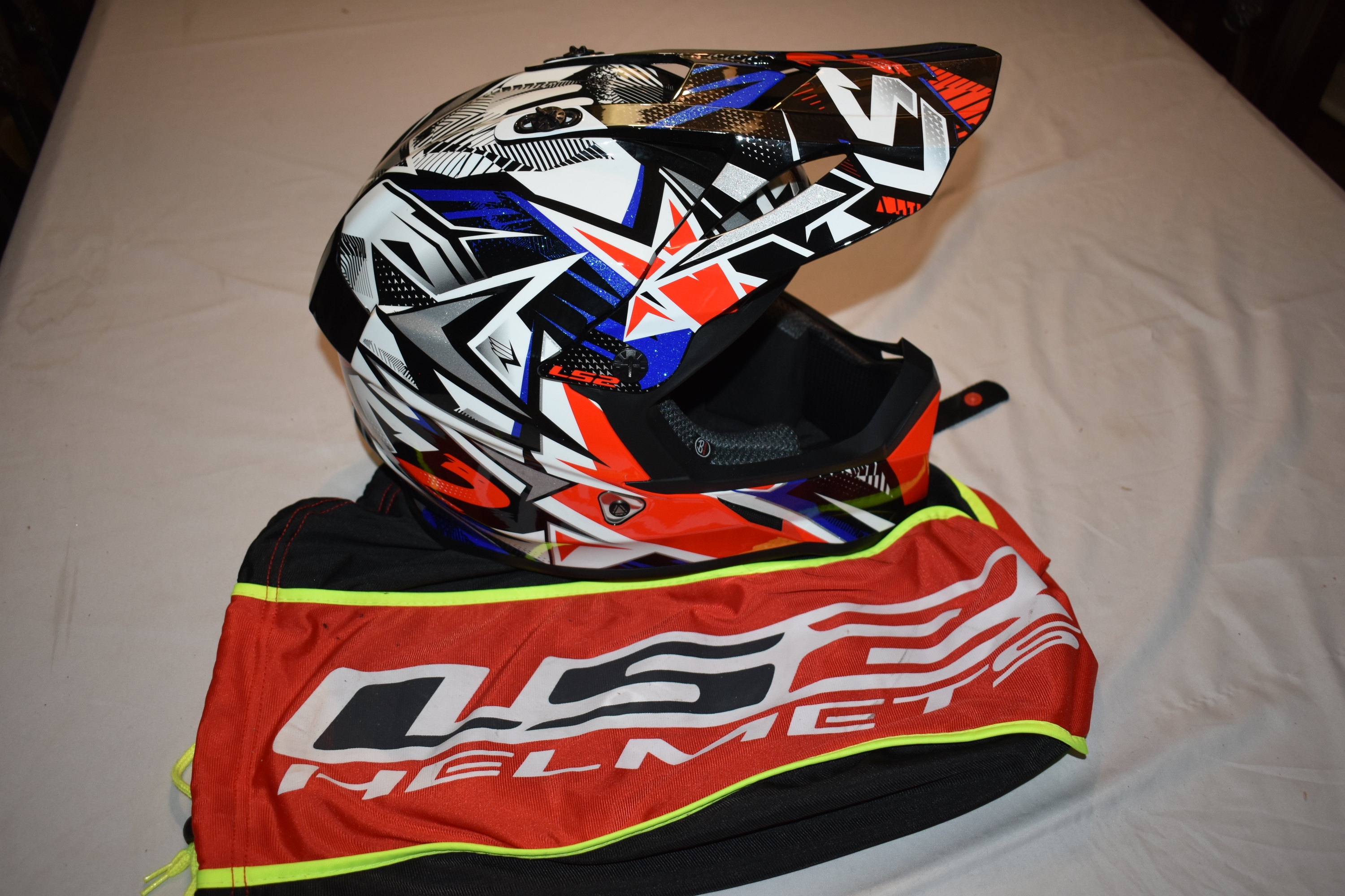 LS2 FAST Moto Helmet w/Bag, Large - Top Condition!