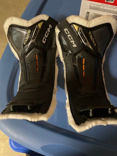 Ccm Hockey tongues