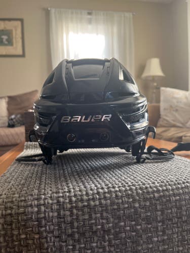 Used Medium Bauer Re-Akt 150 Helmet