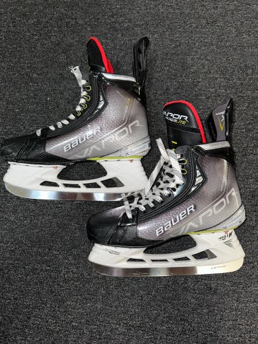 Used Bauer  Size 7.5 Fit 2 Vapor Hyperlite Hockey Skates