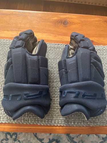 Used True 14” Catalyst Gloves