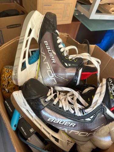 Used Bauer Size 6 Vapor Hyperlite Hockey Skates