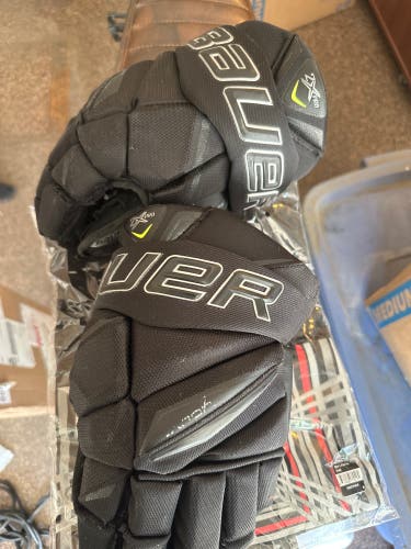 Bauer 13" Gloves