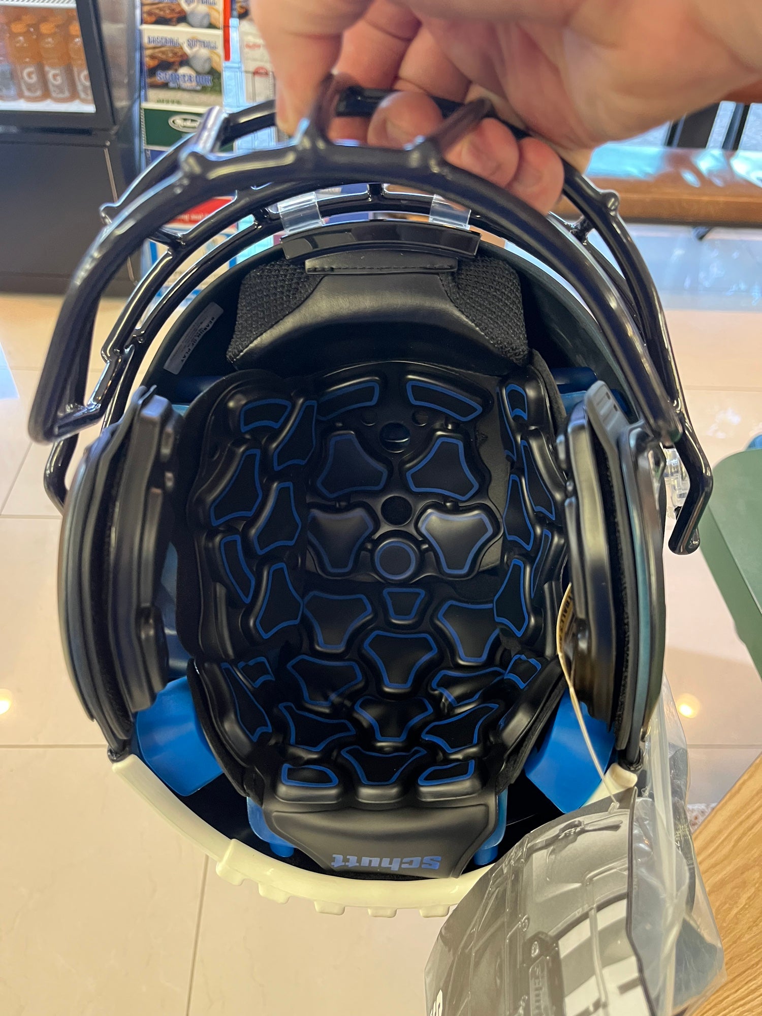 inside f7 helmet 2.0 FIT KIT resulting in a perfect fit for every player Additional pods and stabilizers included to perfect and fine Schutt F7 VTD Professional Varsity