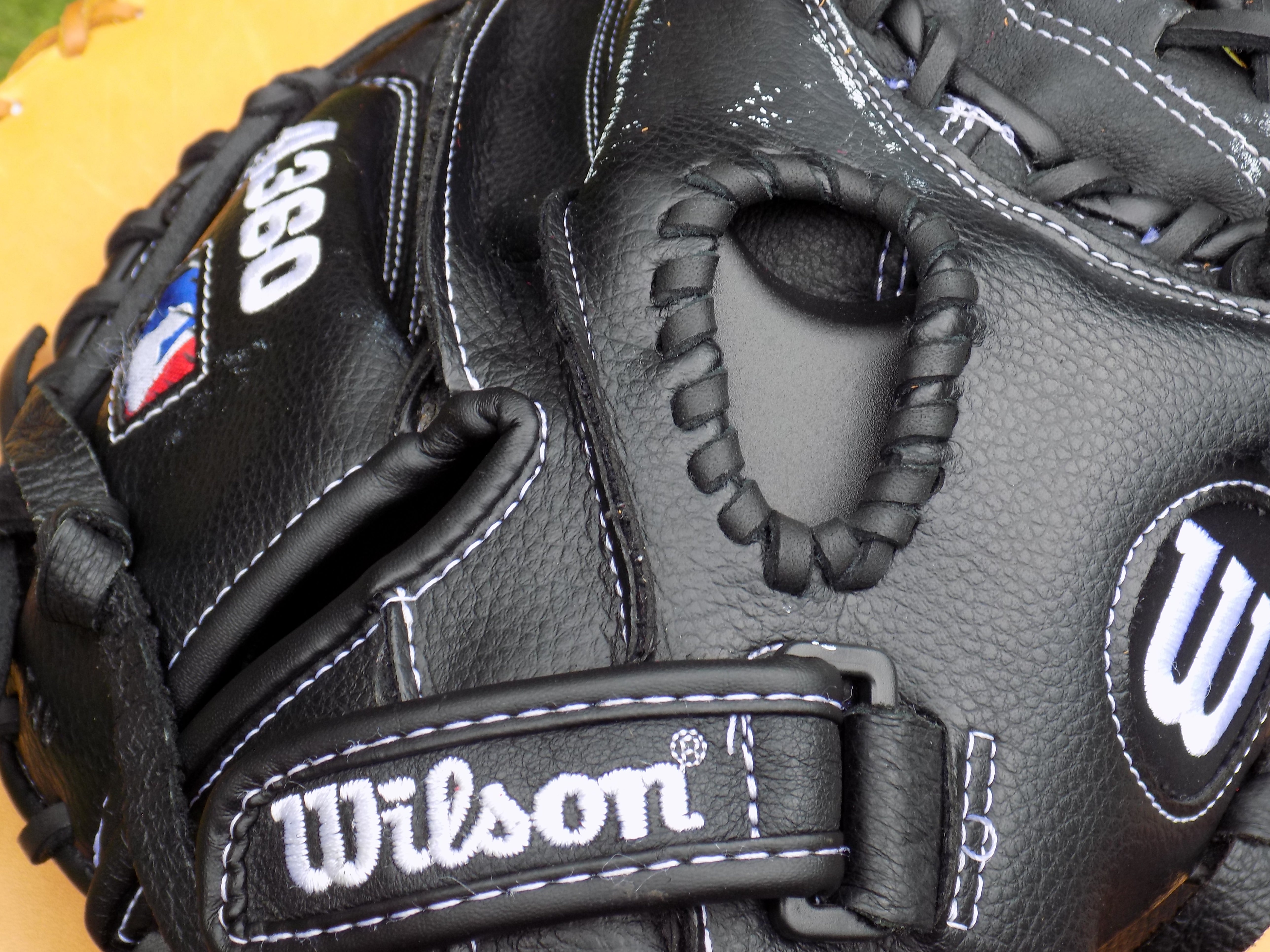 Wilson A360 Catcher's Baseball Mitt/Glove - 31.5