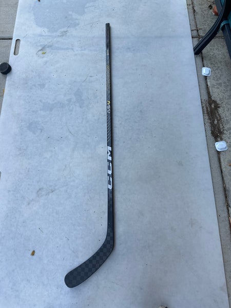 NEW Intermediate Right Handed P29 CCM Super Tacks AS-V PRO Hockey Stick