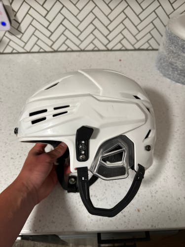 Used Medium Bauer  Re-Akt 95 Helmet