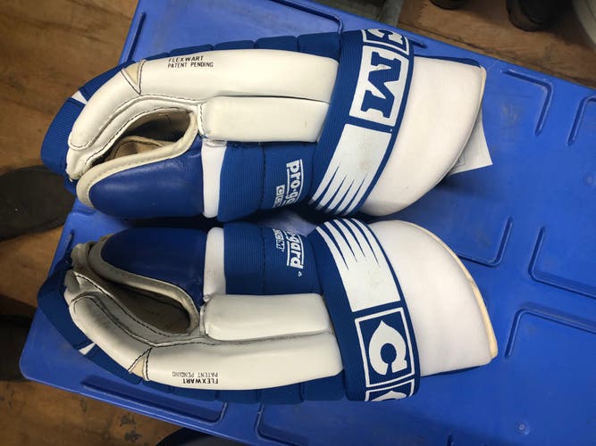 Vintage CCM M-HG255S Senior HockeyGloves 14"