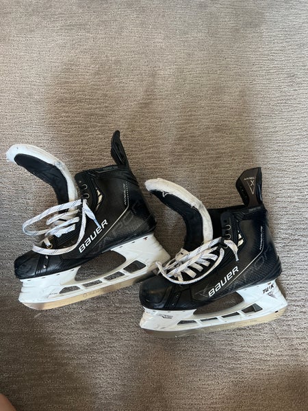 Used Bauer Regular Width Pro Stock Size 9.5 Vapor Hyperlite Hockey Skates