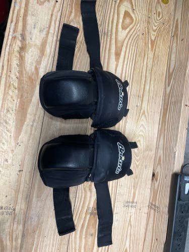 Used Brian's Goalie Knee Guards-Junior