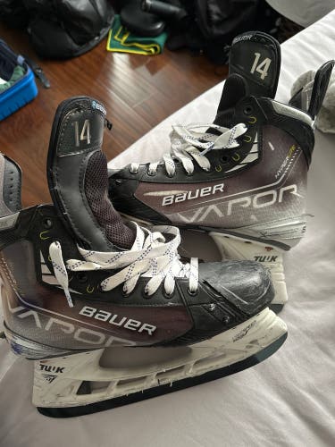 Used Bauer Regular Width  Pro Stock Size 10 Vapor Hyperlite Hockey Skates