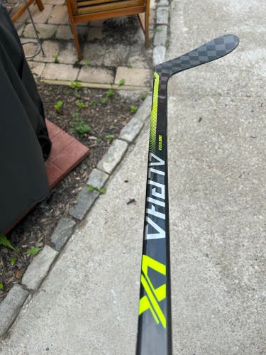 Senior Right Handed P28 Alpha LX Pro Hockey Stick