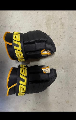 Used Bauer 14"  Nexus Team Gloves
