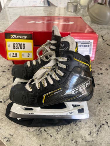 Used CCM Regular Width Size 2.5 Super tacks 9370 Hockey Goalie Skates