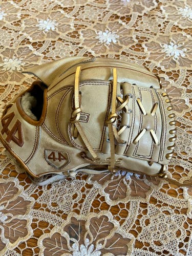 Used Pitcher's 11.75" Signiture Series Baseball Glove