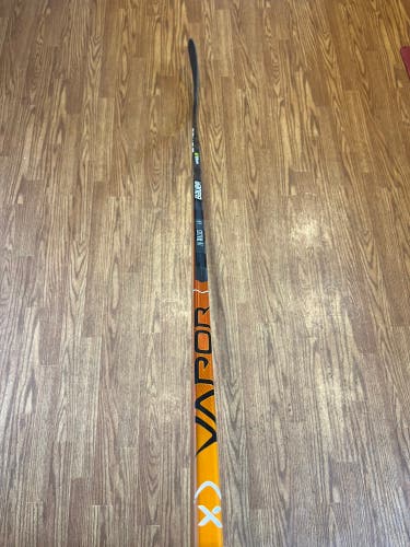 Brand New Senior Right Handed P92 Pro Stock Vapor Hyperlite Hockey Stick