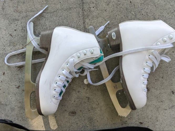 Used Riedell Figure Skates Size 2