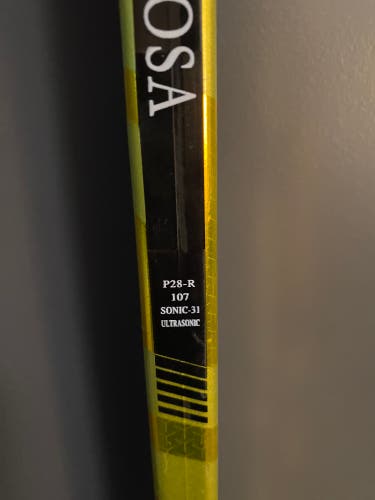 Senior Right Handed P28 Supreme UltraSonic Hockey Stick