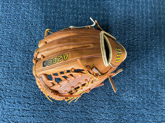 Used 2023 Wilson Infield A2000 Baseball Glove 11.5"