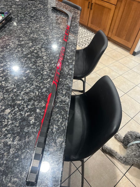 Intermediate Right Handed P28 Jetspeed FT4 Pro Hockey Stick