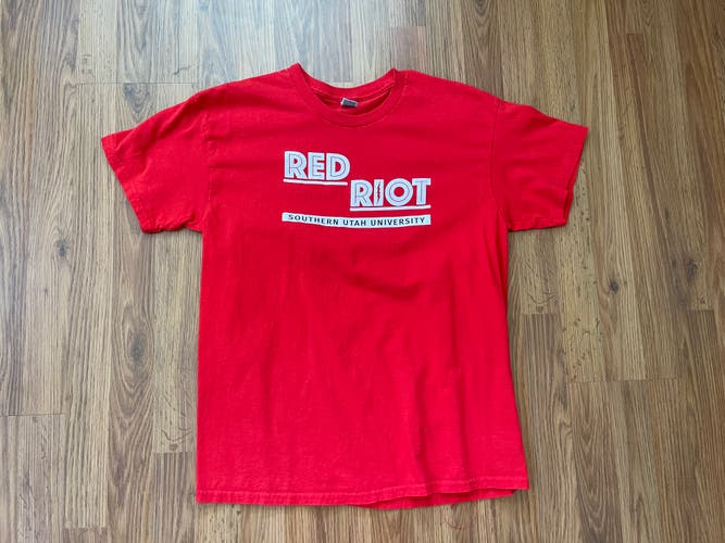 Southern Utah Thunderbirds NCAA SUPER AWESOME RED RIOT Size Medium T Shirt!