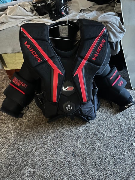 Used Large Vaughn V9 Pro Carbon Goalie Chest Protector