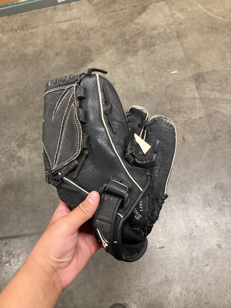 Used Mizuno Finch Right Hand Throw Softball Glove 12.5"