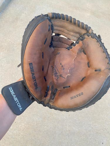Easton Catcher's Glove / Mitt  Nat22 & Schutt Catcher’s Leg Guard SLG 9DW with Knee Savers