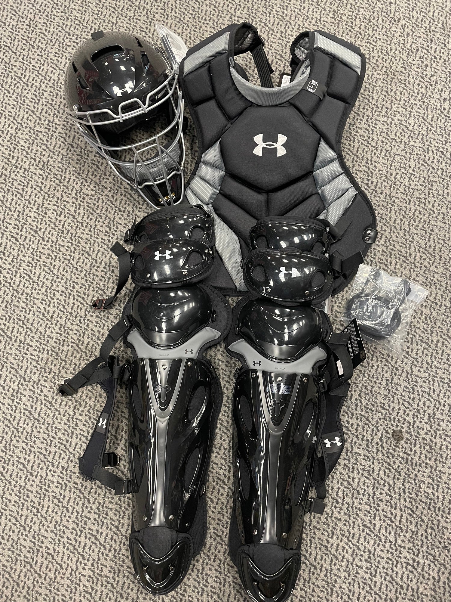 Easton Elite x Adult Catcher&s Set - Black