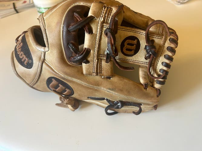 Wildson A2000 infielders glove 11.5