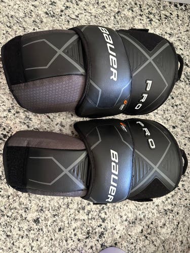 Bauer Pro Goalie Knee Guards