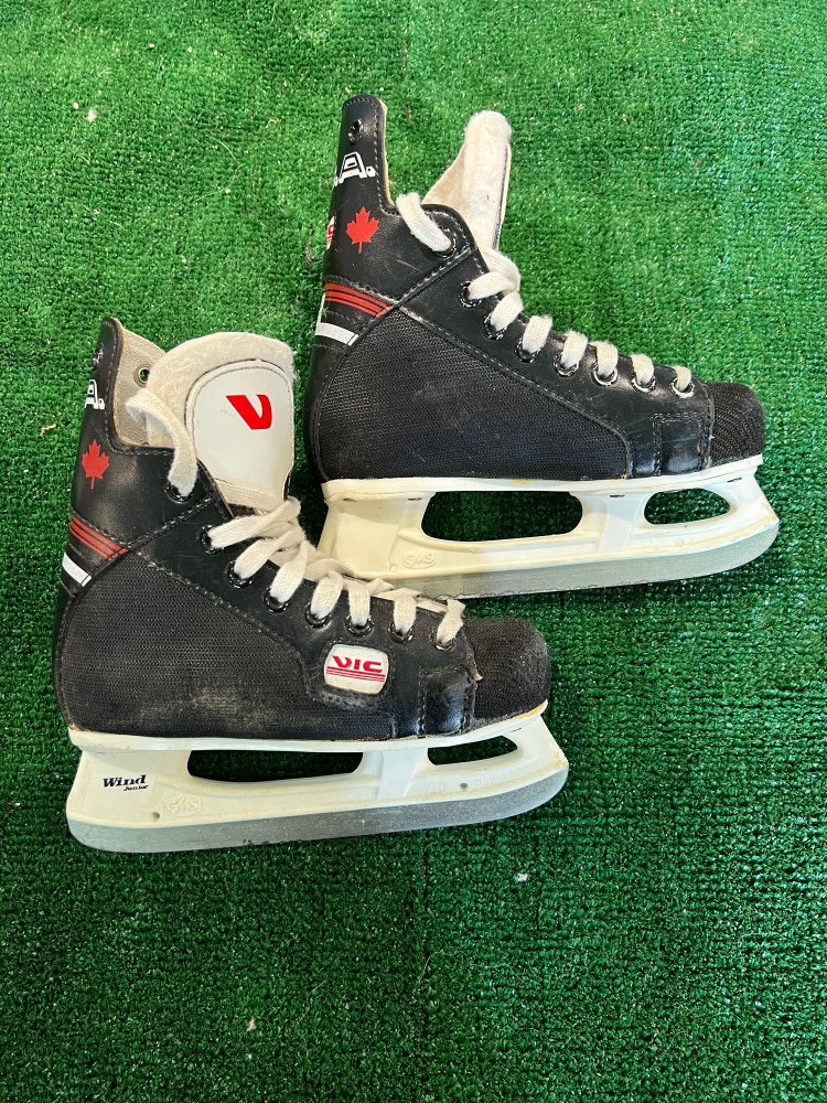 Youth Used VIc Hockey Skates 13.0