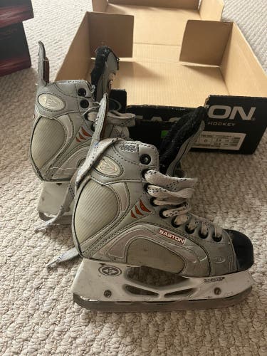 Used Easton Regular Width Size 1.5 Synergy 750 Hockey Skates