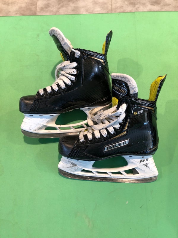 Used Junior Bauer Supreme S29 Hockey Skates D&R (Regular) 2.5