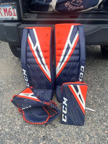 CCM Eflex 4 Goalie pads and gloves 32+1