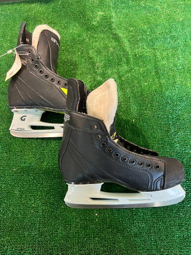 Junior Used Graf Supra 535S Hockey Skates 4.0