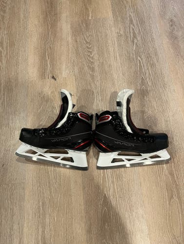 New Junior Bauer Vapor X700 Hockey Goalie Skates Size 6