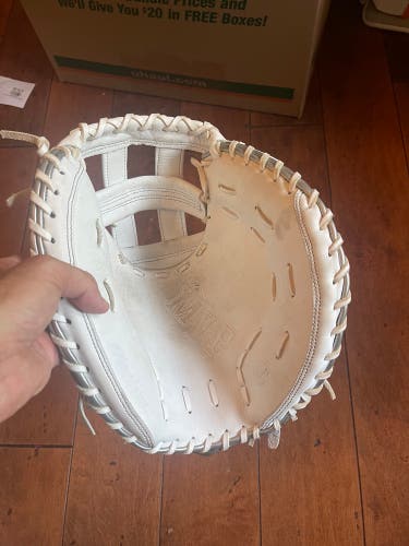 Mizuno MVP Select Catcher's 34" Softball Glove - Stitch Broke