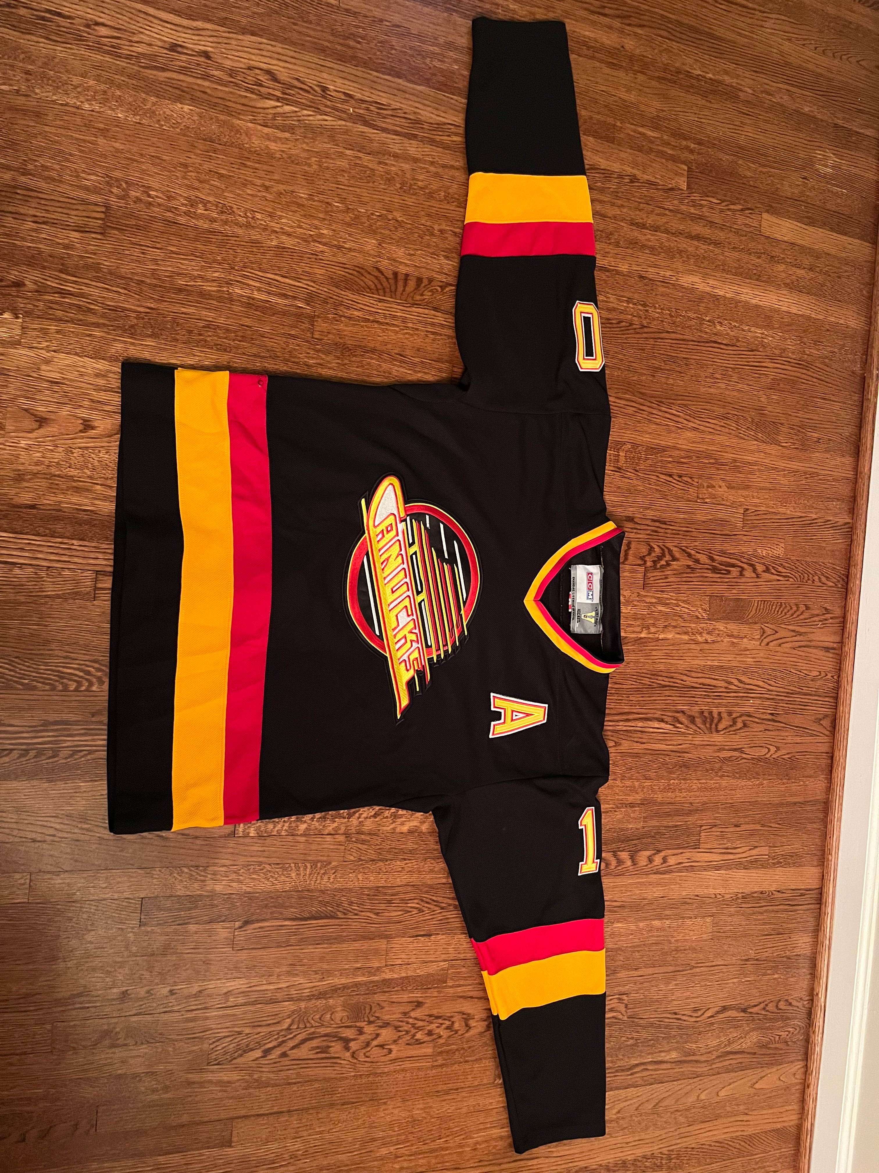 CCM, Shirts, Vintage Pavel Bure Vancouver Canucks Ccm Hockey Jersey Xl  New With Tags