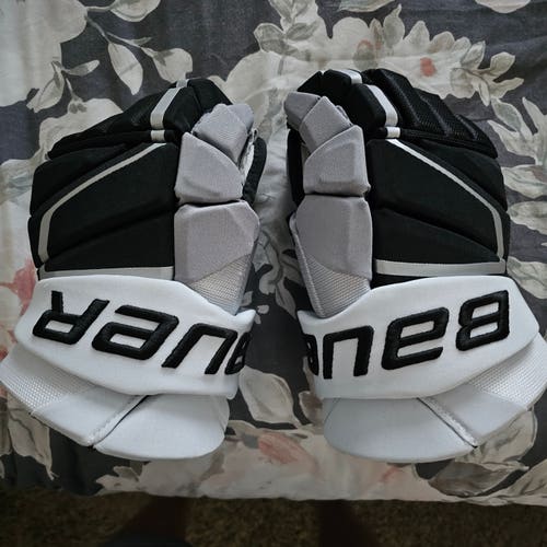 Providence Friars Bauer Hyperlite Gloves 14"
