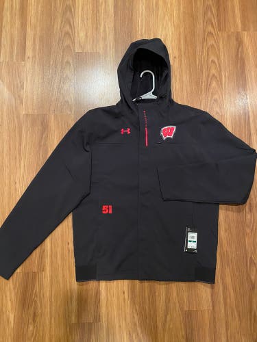 New Wisconsin Hockey Team Issued Under Armour Men’s Swoven FZ Jacket