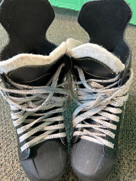 Junior Used CCM Tacks 9040 Hockey Skates D&R (Regular) 4.0