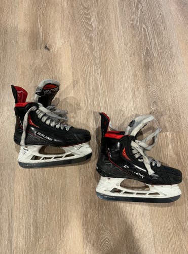 Used Junior Bauer Vapor 3X Pro Hockey Skates Regular Width Size 4