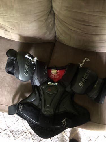 Used Extra Large Bauer Vapor X900 Shoulder Pads