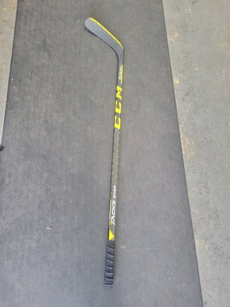 Used Easton V5E 65 Flex Pattern E3 Senior One Piece Sticks