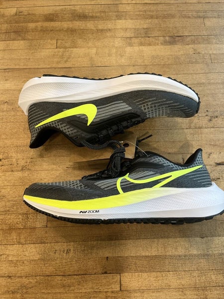 Nike Zoom Pegasus 37 NFL Green Bay Packers Shoes (CZ5454-100