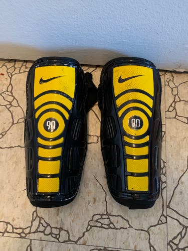 Unisex Small Nike 90 Shin Guards With Adjustable Straps
